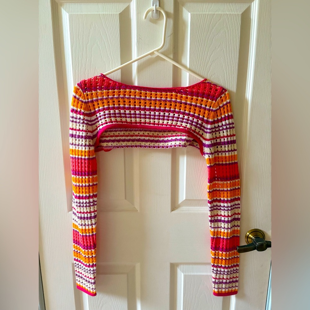 Forever 21 striped shrug sweater🩵✨
-lightly worn
-size s